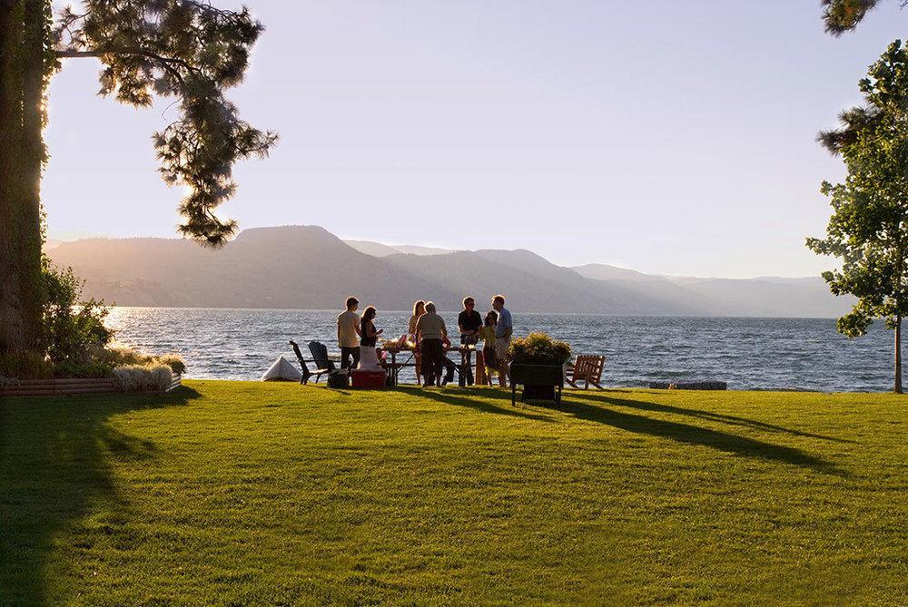 Sandy Beach Lodge & Resort Naramata Exterior photo